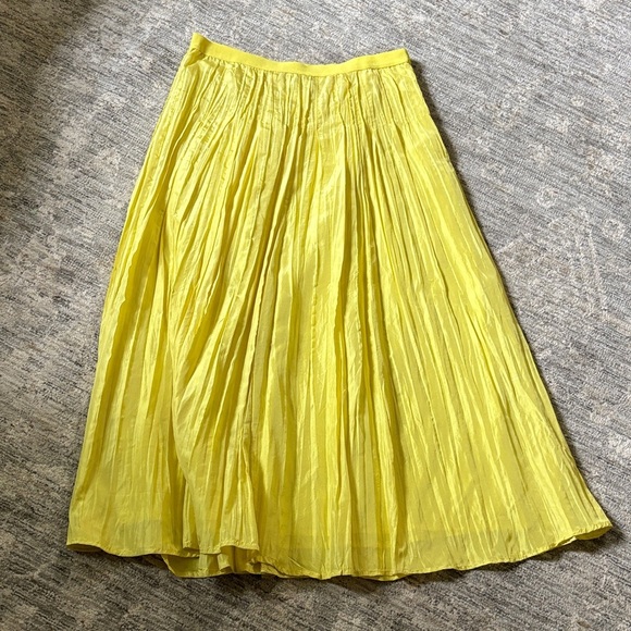 Ann Taylor Sunny Yellow Midi Skirt - women’s size 4 - pleated - 100% silk - Picture 1 of 6
